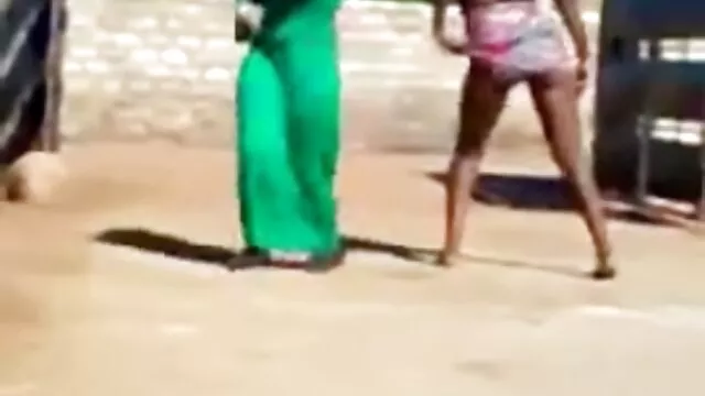 اليورو ساندرا الأسود سكسي حترافي مترجم مارس الجنس في مؤخرتها من قبل اثنين من الديكة