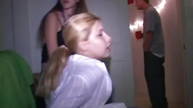 ممارسة الجنس الحسي لـ Happy سيكس احترافي مترجم Sybill بعيون صبي