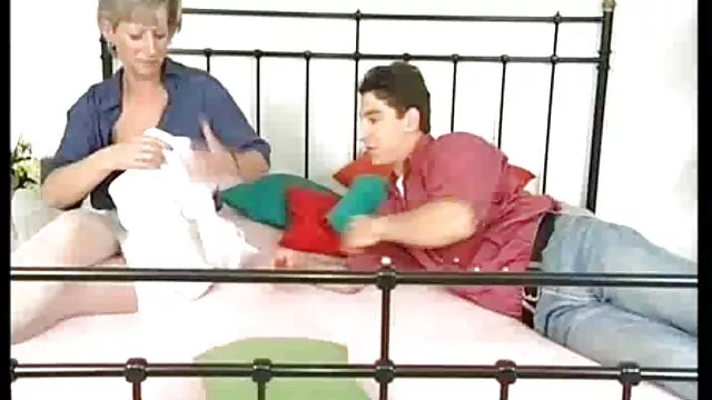 وقحة شقراء موقع سكس احترافي مترجم قرنية تتمتع عندما تطعن بي بي سي